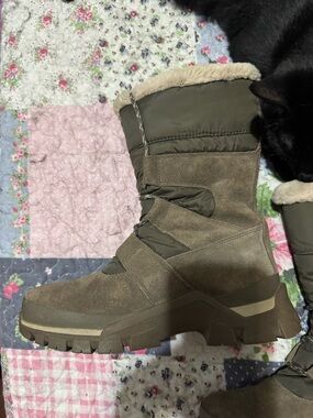 Women's Insulated Winter Boot in Olive Green